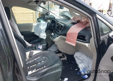 2019 Chrysler Pacifica Touring L из США, поврежденный, VIN 2C4RC1BG3KR650786